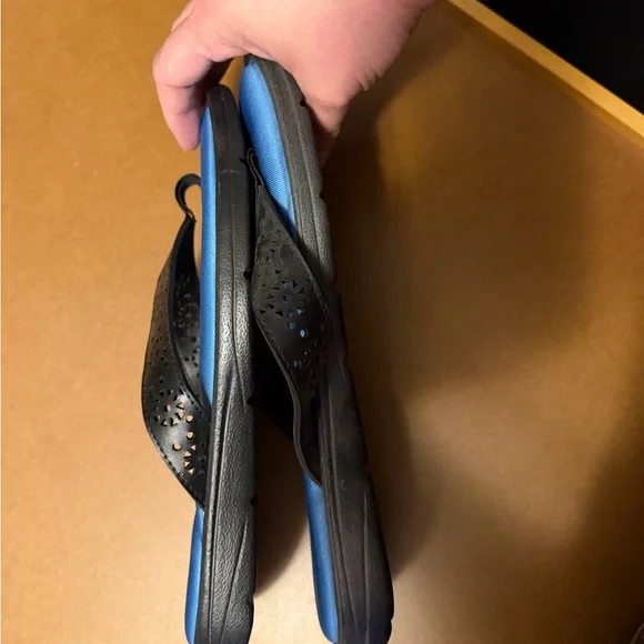 12 avenue cloudwalkers Blue Footbed Black Strap Flip Flop Sandals - Picture 6 of 8